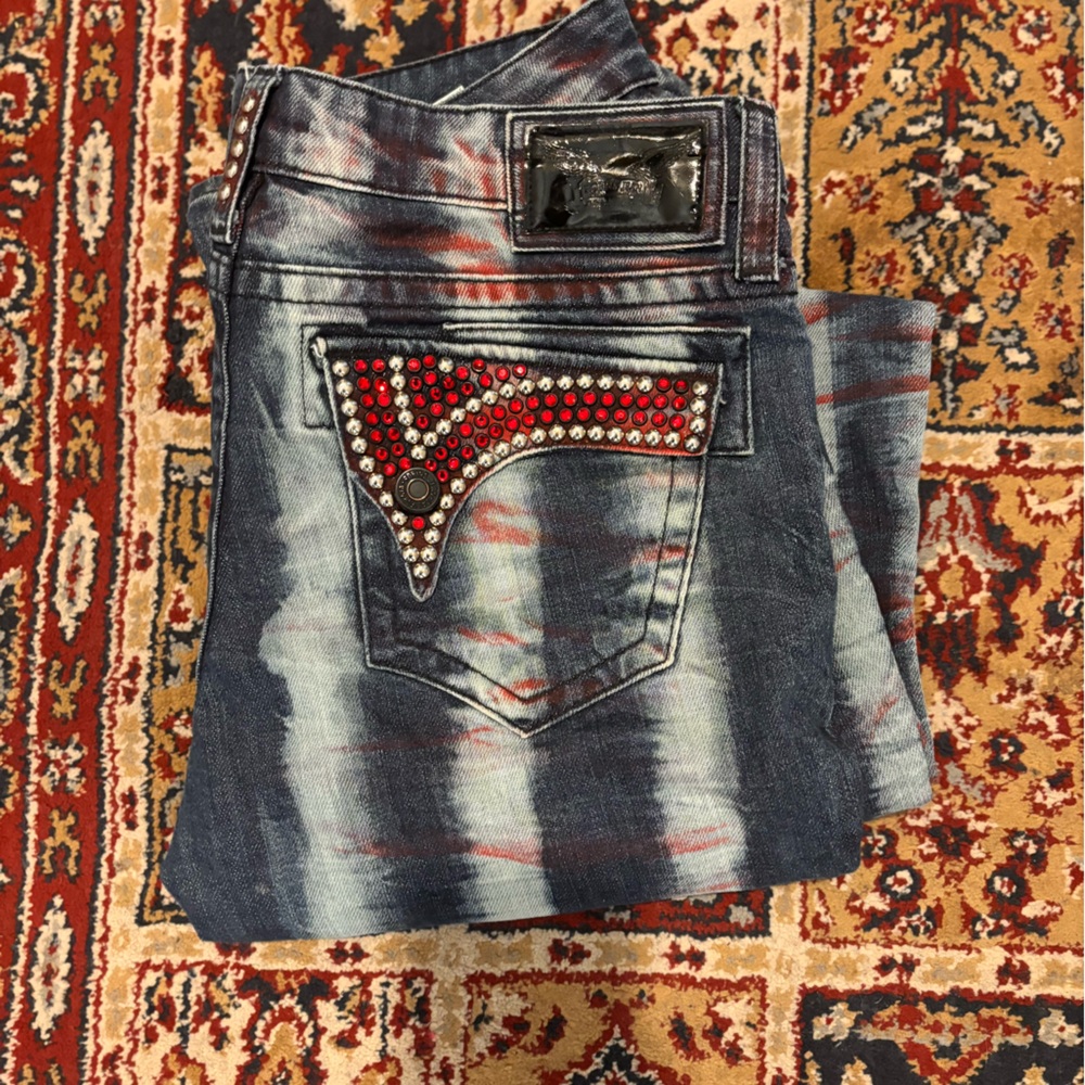 Robin's Jean bloody prisoner